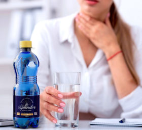¿Beber agua realmente ayuda si estoy resfriado?