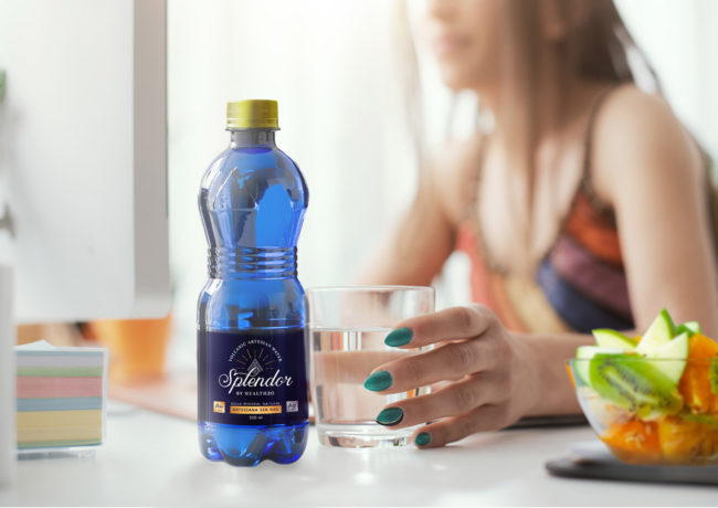 Agua Splendor: Una propuesta de hidratación saludable para una dieta completa